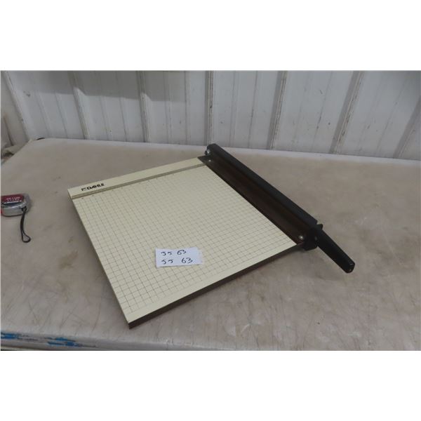 Dahle Paper Cutter 16" X 18"