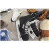 Image 4 : Hockey Equipment Knee Pads, Skates, Bauer Challenge CCM Tacks Vintage + Figure Skates