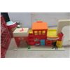 Image 2 : Fisher-Price Vintage Play Sets Fire House Family Village Police