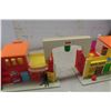 Image 3 : Fisher-Price Vintage Play Sets Fire House Family Village Police