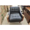 Image 1 : Leather/Leather Style Living Room Chair (1 Leg Loose)