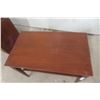 Image 3 : End Table / Small Coffee Table Vintage 21" X 30" X 18"
