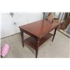 Image 4 : End Table / Small Coffee Table Vintage 21" X 30" X 18"