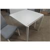 Image 2 : IKEA Table 29" X 29 1/2" X 29 1/2" + 2 Chairs