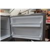 Image 7 : Whirlpool Stainless Fridge 65" x 29 1/2" x 31"
