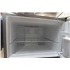 Image 8 : Whirlpool Stainless Fridge 65" x 29 1/2" x 31"