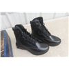 Image 2 : Womens Leather Shoes/Sandals - Size 11