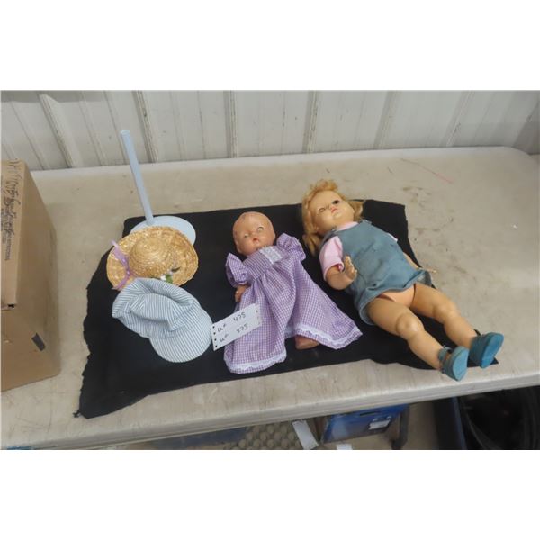 2 Old Dolls