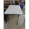 Image 5 : Vintage Table with Chrome Legs 31" x 42"  Plus 11 1/2" Leaf