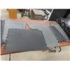 Image 5 : 14 Pieces Exercise Floor Tiles 24" x 24" and 8 Cutoffs