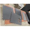 Image 6 : 14 Pieces Exercise Floor Tiles 24" x 24" and 8 Cutoffs