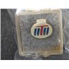 Image 5 : 7 Vintage Pins With Advertising