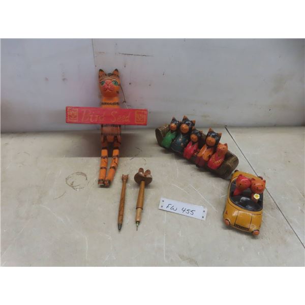 Pussy Cat Décor Including Pens, Couch with 5 Cats and Bird Feeder