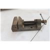Image 5 : Yankee 2.5-Inch Machinist Vise and Drill Chuck