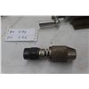 Image 6 : Yankee 2.5-Inch Machinist Vise and Drill Chuck