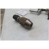 Image 7 : Yankee 2.5-Inch Machinist Vise and Drill Chuck