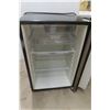 Image 3 : Igloo Bar Fridge, Clean, Good Working Order, 20.5" Wide x 32" High x 22" Deep