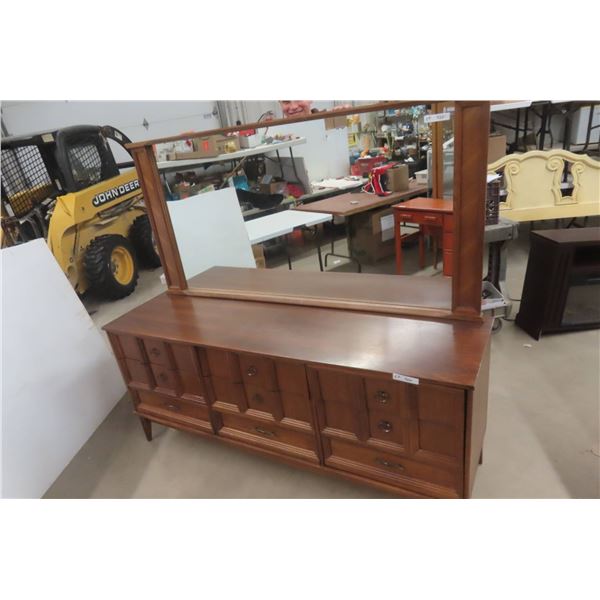 Dresser 30" x 72" x 20" With Mirror 69" x 33"
