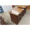 Image 4 : 2 Matching End Tables 23" x 27" x 17"