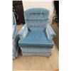 Image 7 : 2 Living Room Matching Swivel Rocker Chairs
