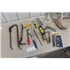 Image 1 : Wrecking Bar Pliers Level Hack Saw Plus