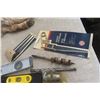 Image 5 : Wrecking Bar Pliers Level Hack Saw Plus
