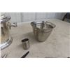 Image 5 : Ice Buckets And Bar Utensils