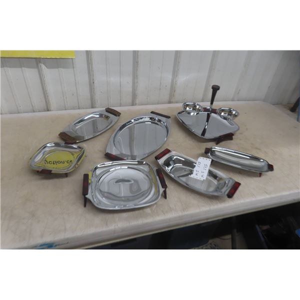 Mid Century Serving Trays With Bakelite