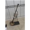 Image 3 : 2 Metal Trumpet Display 23" Tall