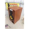 Image 3 : Compact Speaker; Aluminium Dome Tweeter; Vinyl Record Stand