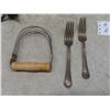 Image 9 : 2 Vintage Electric Irons, Pastry Blender, Queen Elizabeth Silver Jubilee Spoon And More
