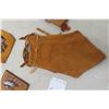 Image 6 : Native Leather Photo Album And 2 Pouch Beaded Display