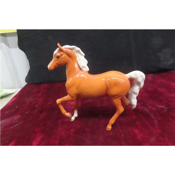 Beswick England Porcelain Palomino Horse Ornament