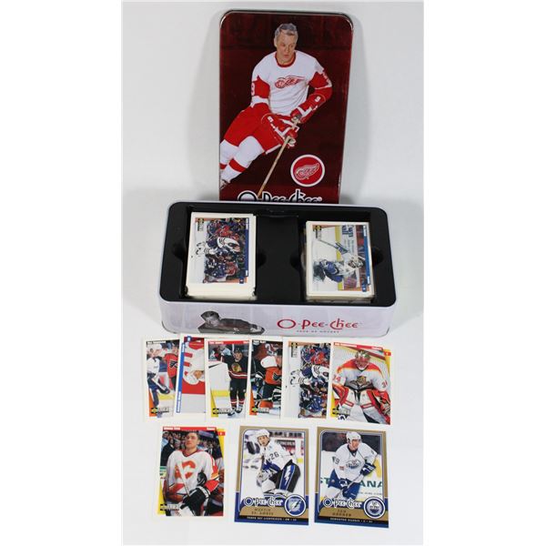 TIN OF HOCKEY CARDS MIXED