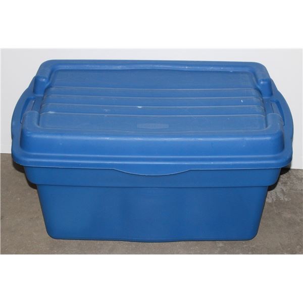 RUBBERMAID ROUGHNECK TOTE WITH LID *SOME DAMAGE TO ONE SIDE