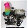 Image 1 : LOT OF POTS, BAKING TRAYS, KITCHEN ITEMS