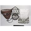 Image 1 : LOT OF WICKER BASKETS & ART DECOR