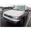 Image 1 : 1999 Nissan Pathfinder RUNS WITH MECHANICAL PROBLEMS