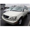 Image 1 : 2000 Lexus RX 300 RUNS WITH MECHANICAL PROBLEMS