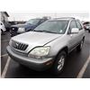 Image 1 : 2002 Lexus RX 300 RUNS WITH MECHANICAL PROBLEMS