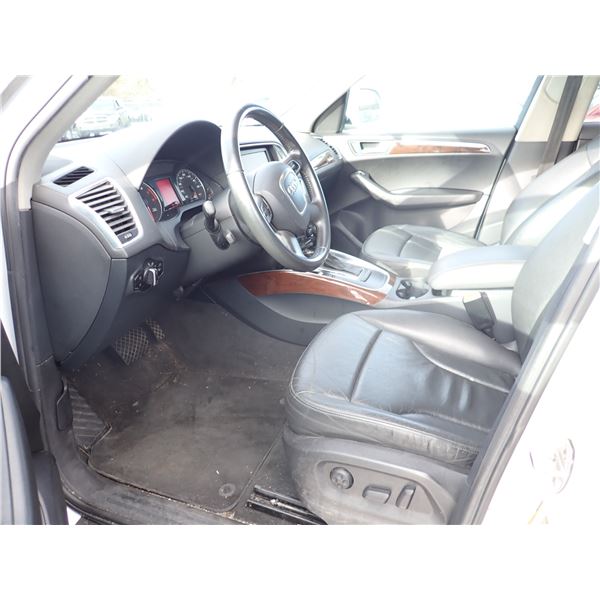 Vehicle photo 5