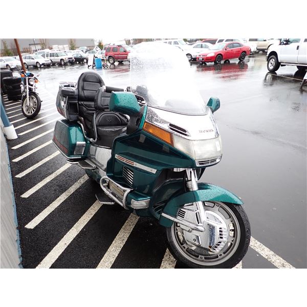 Vehicle photo 2