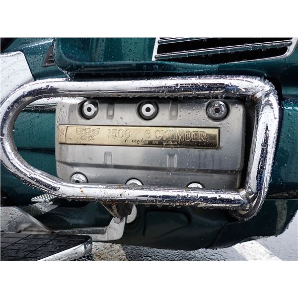 Vehicle photo 6