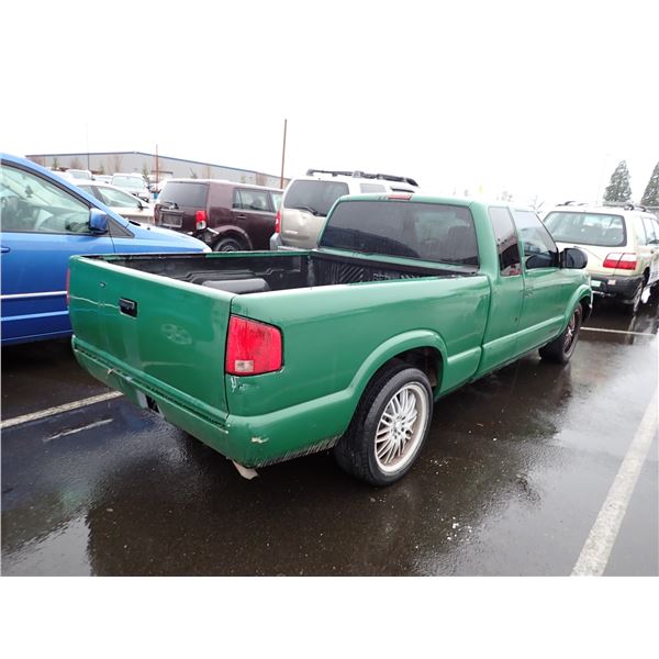 Vehicle photo 3