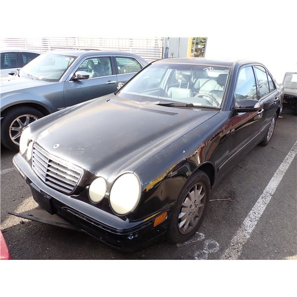 2000 Mercedes-Benz E320