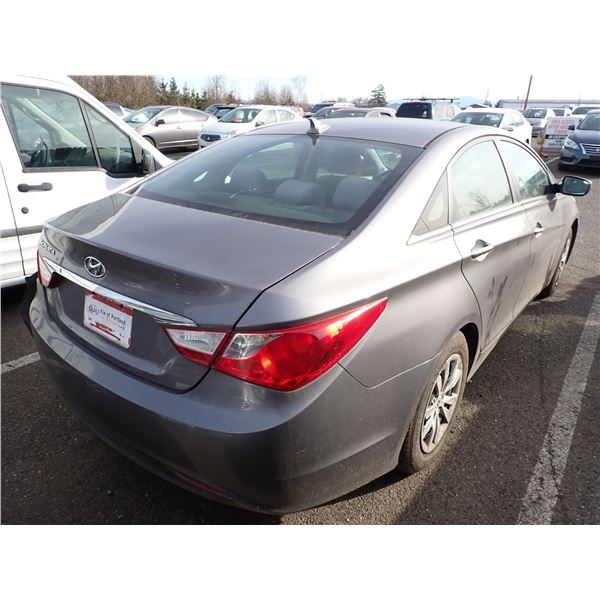 Vehicle photo 3