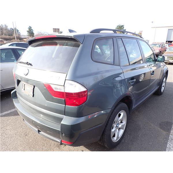 Vehicle photo 3