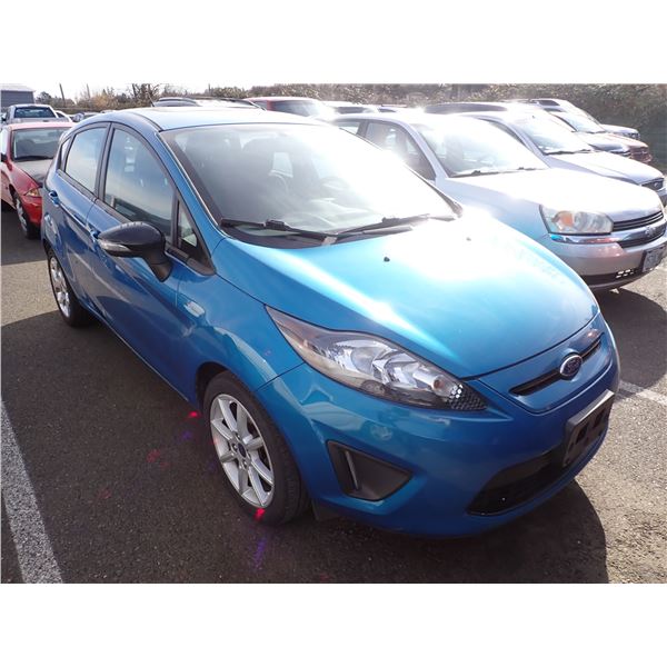 Vehicle photo 2