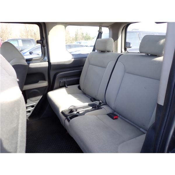 Vehicle photo 6