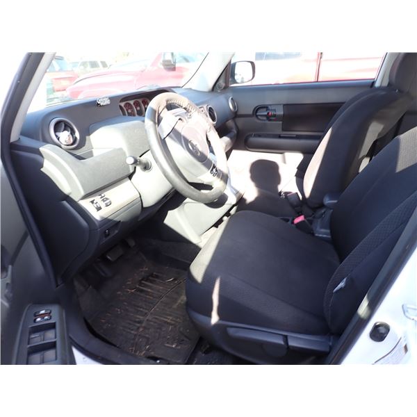 Vehicle photo 5